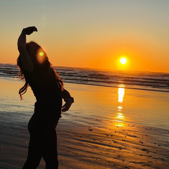 Meet your Posher, Nicole - Picture 1 of 1